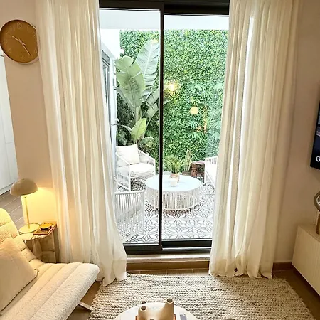 Luxury Townhouse With Garden Historic Center Cascais