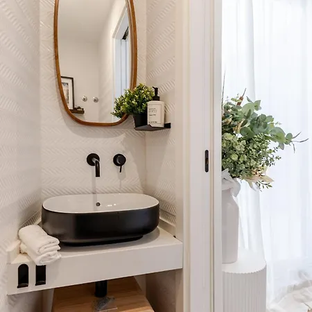Luxury Townhouse With Garden Historic Center * Cascais