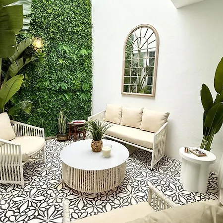 Luxury Townhouse With Garden Historic Center * Cascais